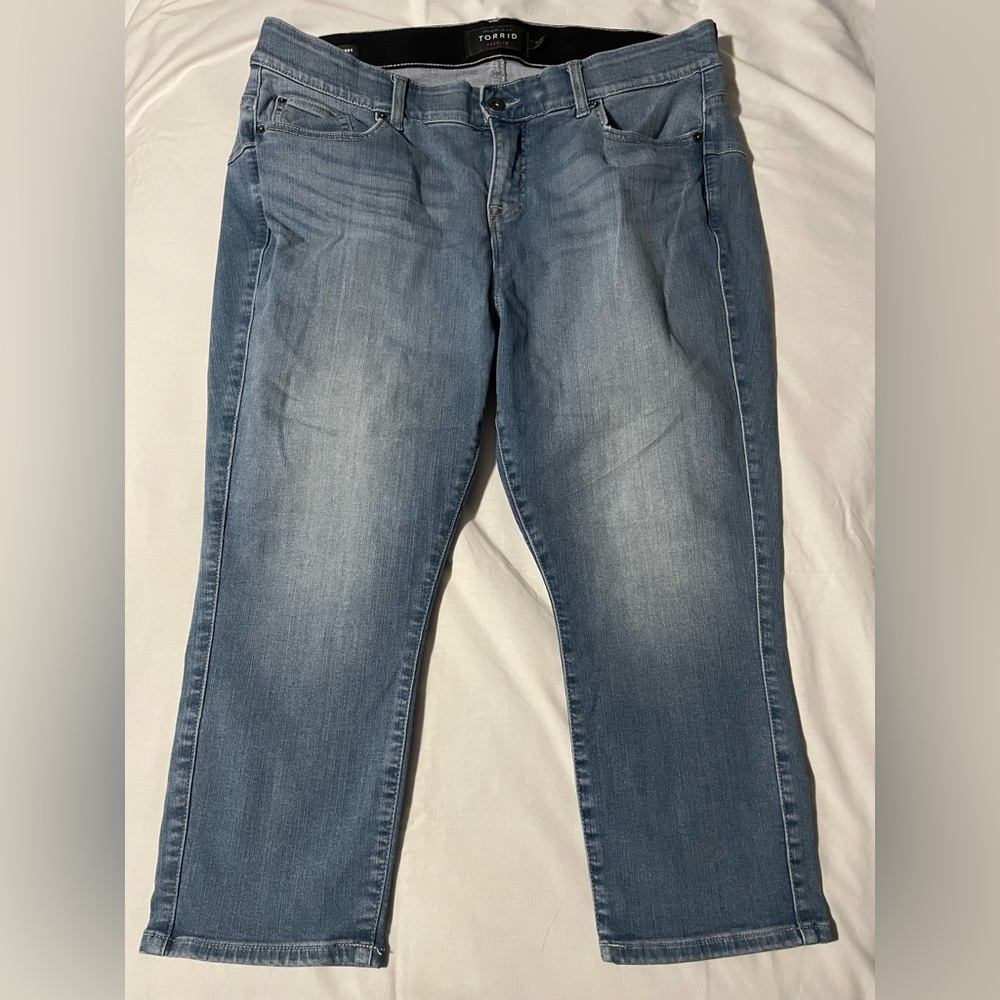 Torrid Bombshell Capri 18
